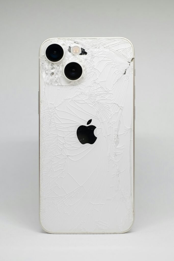 troca de tela iPhone quanto custa Curitiba — técnico MyTech realizando reparo